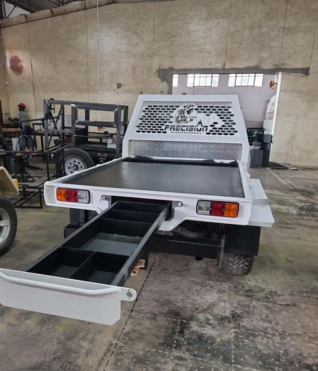 Voertuig met pasgemaakte bak